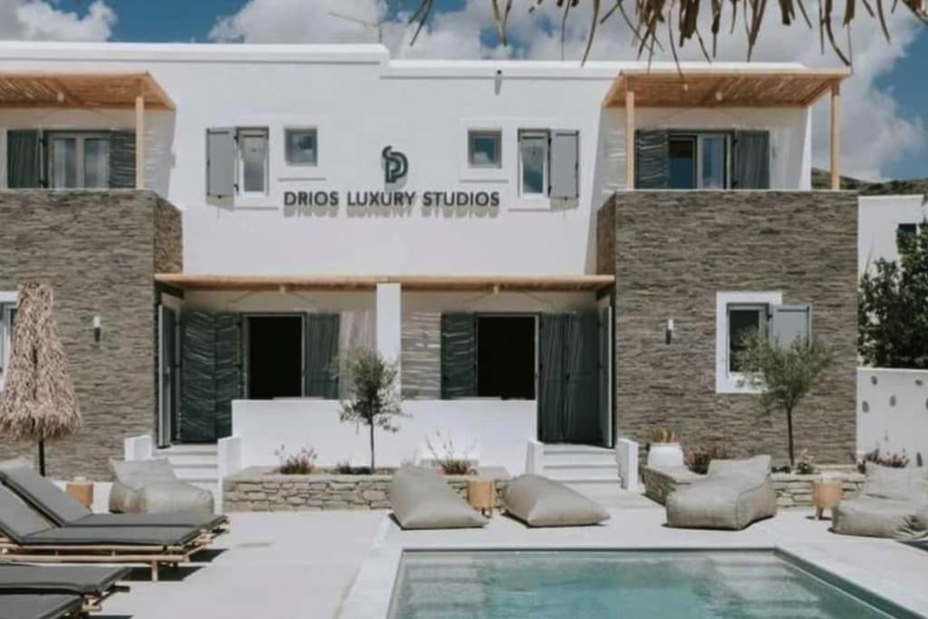 Where to stay in Paros for a luxury experience.