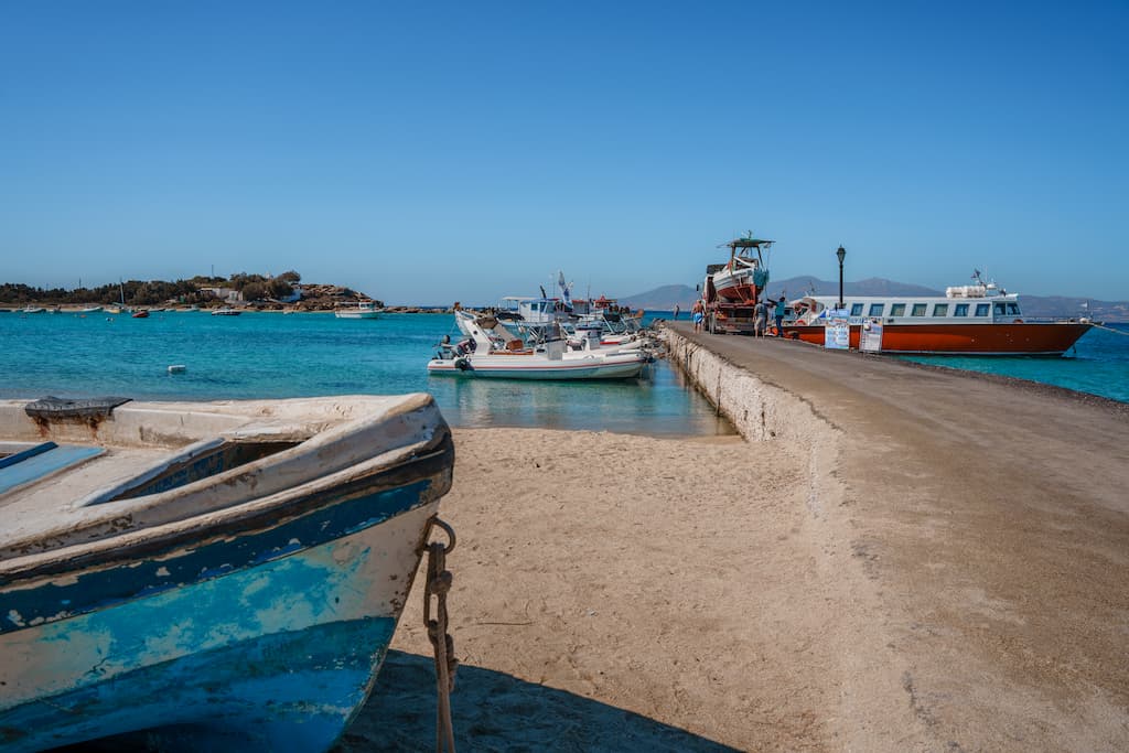 Renting a car in Naxos Port is common.